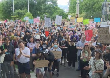 Hundreds march in Vancouver to oppose planned AI data centres