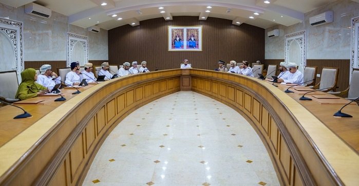 Al Dhahirah Municipal Council discusses public service matters, regulatory issues