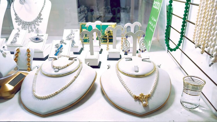 “Lemon, pepper, and a half-empty cup.” Asian gold merchants are optimistic about traditional methods to stimulate sales