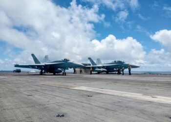 Visit to the USS Nimitz: Roaring fighter jets and pure excitement at sea – the True Time