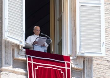 Pope at Angelus: Love involves detachment, loss, hospitality
