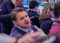 Unexpectedly weak forecast pushes AI stocks down