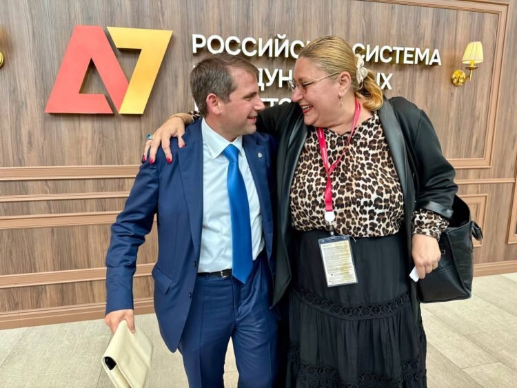 Shor and Shoshoake at a forum in Russia. “You don’t have to be either a Russophile or a Russophobe”
