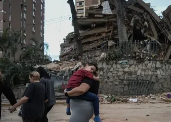 Death toll climbs after twin powerful earthquakes strike Venezuela
