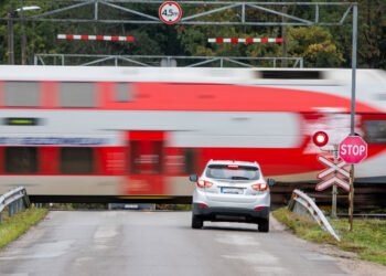 Lašas, a political scientist who bought a train ticket, was surprised by the price: do you want to withdraw the money for the discounts? | Business