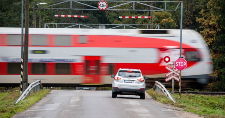 Lašas, a political scientist who bought a train ticket, was surprised by the price: do you want to withdraw the money for the discounts? | Business