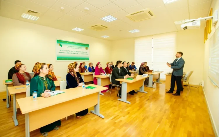 The US Embassy in Ashgabat organized an ELS course for the Turkmen State University