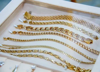 An exhibition of precious metal jewelry has opened in Ashgabat