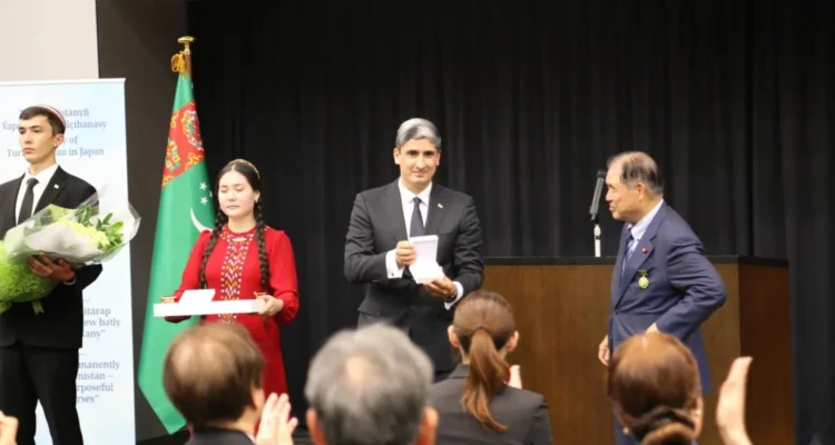 The former chairman of the Japanese-Turkmen Parliamentary Friendship League was awarded a medal of Turkmenistan