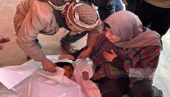 6 Palestinians were killed and injured in an Israeli bombing in the central Gaza Strip