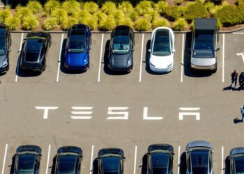 Tesla’s new Roadster postponed again