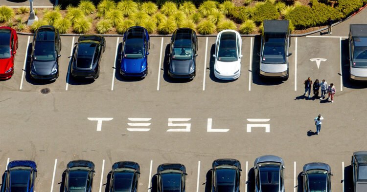 Tesla’s new Roadster postponed again