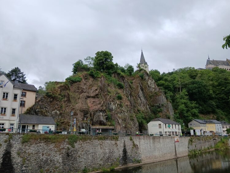 For safety reasons: Vianden to install netting on rock formations