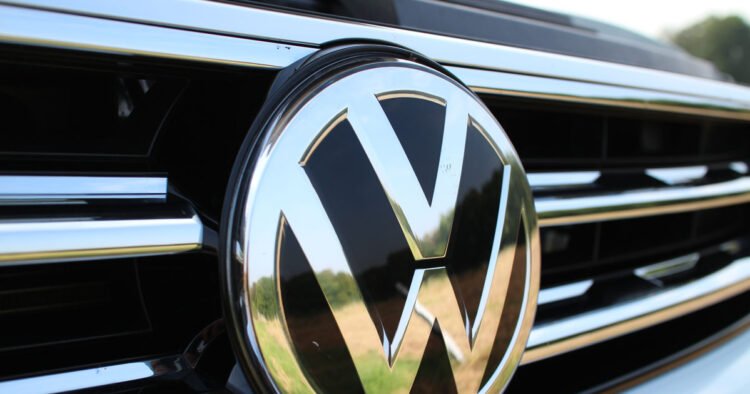 Volkswagen’s plan to save six billion euros, at the cost of 50,000 jobs