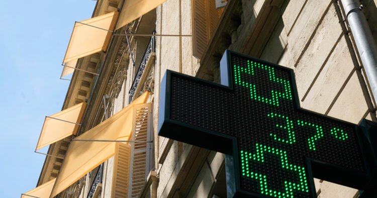 A heat wave hit Spain, the authorities issued a warning