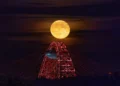 Photographers recorded a spectacular “Blue Moon” over Moscow