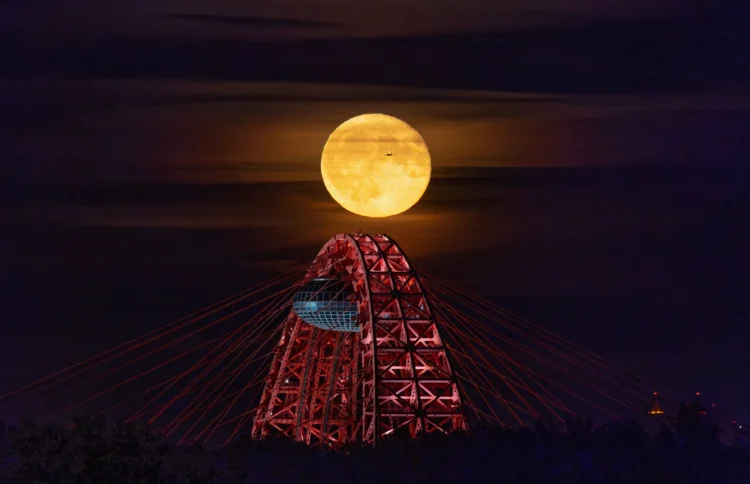 Photographers recorded a spectacular “Blue Moon” over Moscow
