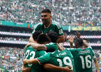Mexico took advantage of South Africa’s mistakes and opened the World Cup with a win