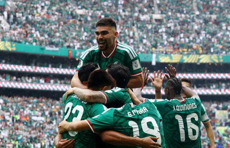 Mexico took advantage of South Africa’s mistakes and opened the World Cup with a win