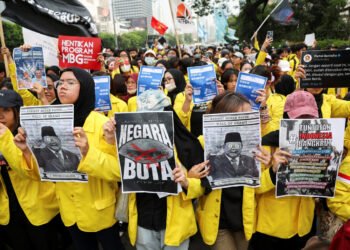 Students take to streets to protest rising fuel prices, living costs – Politics
