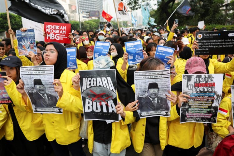 Students take to streets to protest rising fuel prices, living costs – Politics
