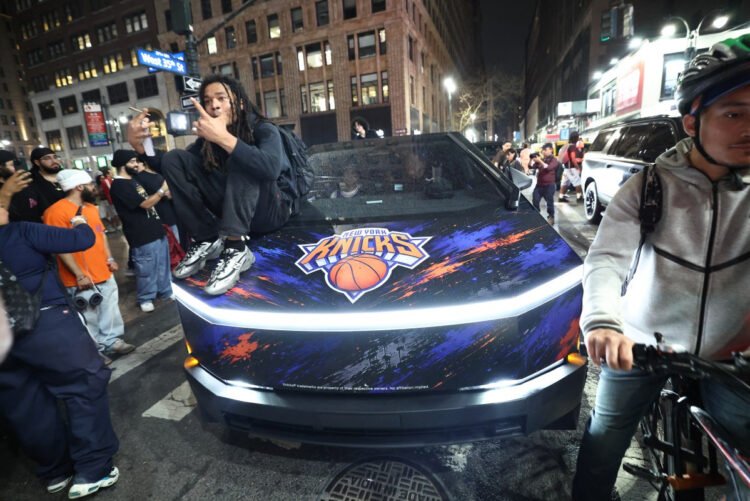What World Cup? New York gripped by Knicks frenzy – Americas