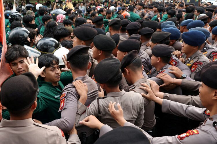 Growing discontent with policymaking keeps students on streets – Politics