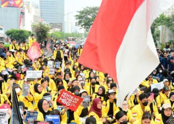 Students rally to urge restoring civilian supremacy, stopping ‘wasteful’ spending – Archipelago