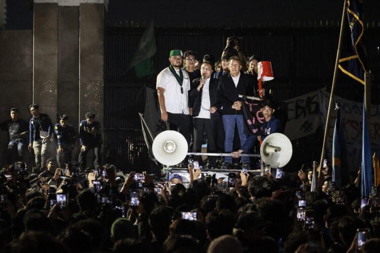 House leaders meet student protesters in rally against fuel prices, free meals – Politics