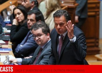 The rapprochement between Chega and a PSD that goes to congress with 18 motions and zero criticism | Public Power Podcast