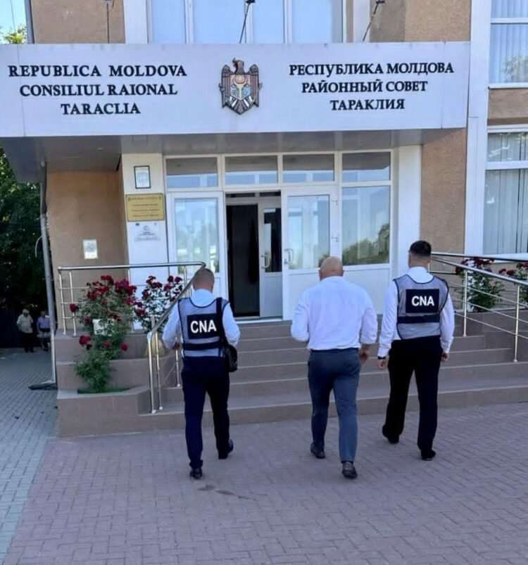 Searches of the chairman of the Taraclia region. NAC is investigating a case of fraud with tenders worth 3 million lei