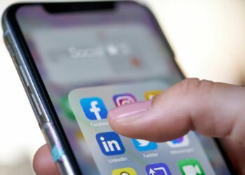 Facebook and Messenger affected by crashes on Friday
