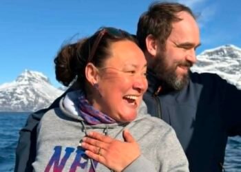Romantic proposal at sea