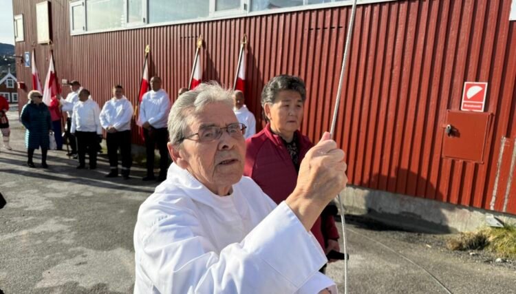 Photos: Citizens of Ilulissat met this morning