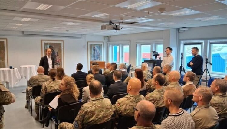 The Minister of Defense gives a speech to the Arctic Command