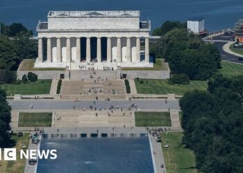 Reflecting Pool liner cut with sharp knife or razor, National Park Service saysEarlier in the week Donald Trump blamed vandals for "a 300 foot long gash" in the pool and accused someone of putting fertiliser in the water.11 hrs agoUS & Canada