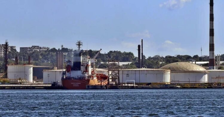Cuba: Mexico will resume shipping oil to Cuba through “private companies”