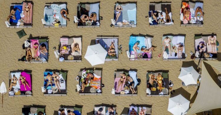 A ‘heat dome’ ensures exceptionally warm weather in Europe