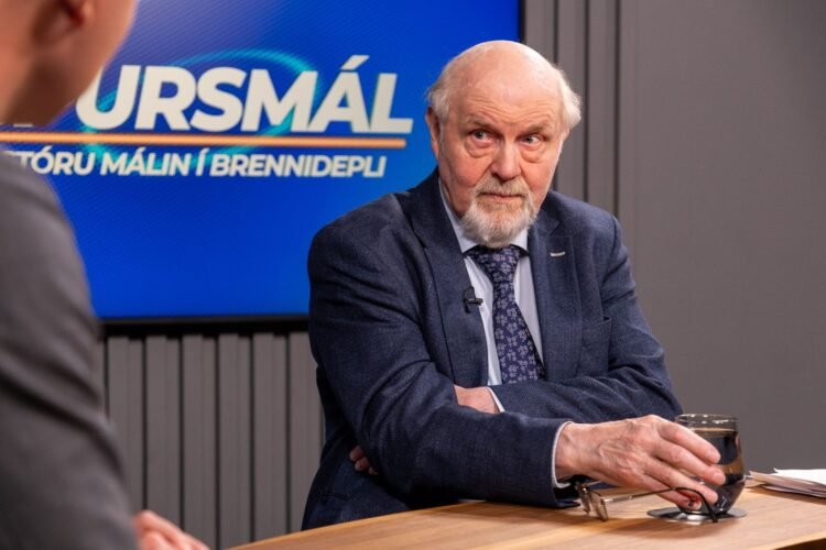 The European Union bribed the Icelandic state