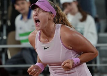 Andrejeva crushes Kostyuk in special French Championships semifinal
