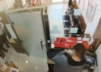 With a “toy gun”… a masked man breaks into a Kuwaiti exchange company and steals 21 thousand dinars! – Saudi Arabia News