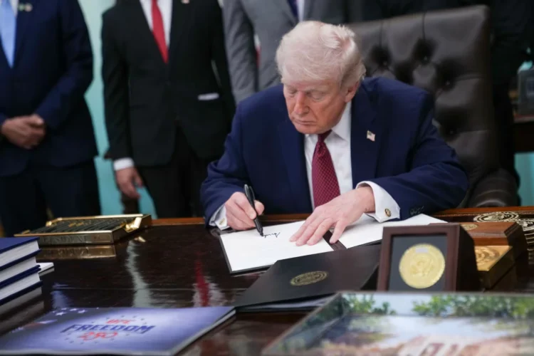 A judicial strike against Trump before the elections.. A court allows challenges to mail-in voting restrictions – Saudi News