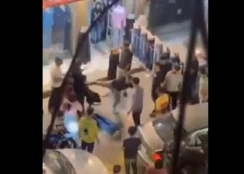Video: Kicking and dragging in public.. A young man assaults girls in Egypt – Saudi News