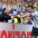 A handshake made the event… An Argentine journalist narrates the moment of Messi’s celebration – Saudi News