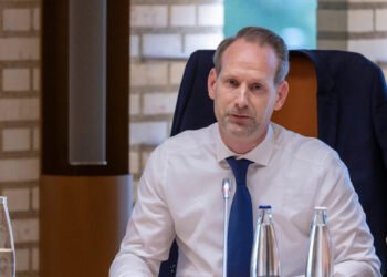 Chief position redefined: the requirement to become a specialist doctor is no longer required