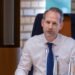 Chief position redefined: the requirement to become a specialist doctor is no longer required