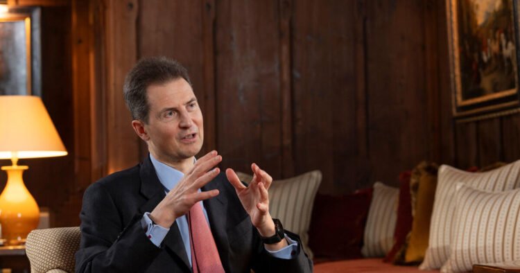 Hereditary prince announces veto against deadline solution