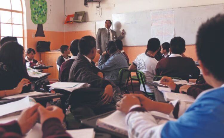 Teachers grow old; In 10 years there won’t be enough