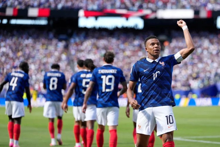 Two quick goals in the match France – Senegal