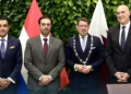 The Minister of Municipality reviews with the Mayor of Westland the strengthening of agricultural cooperation